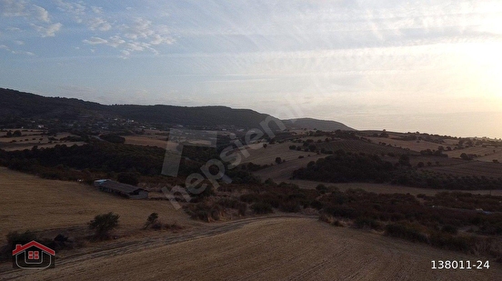 Uçar Emlak'tan Balıkesir/Gönen'in Popüler Köyünde Deniz Manzaralı 2.600 m² Tarla