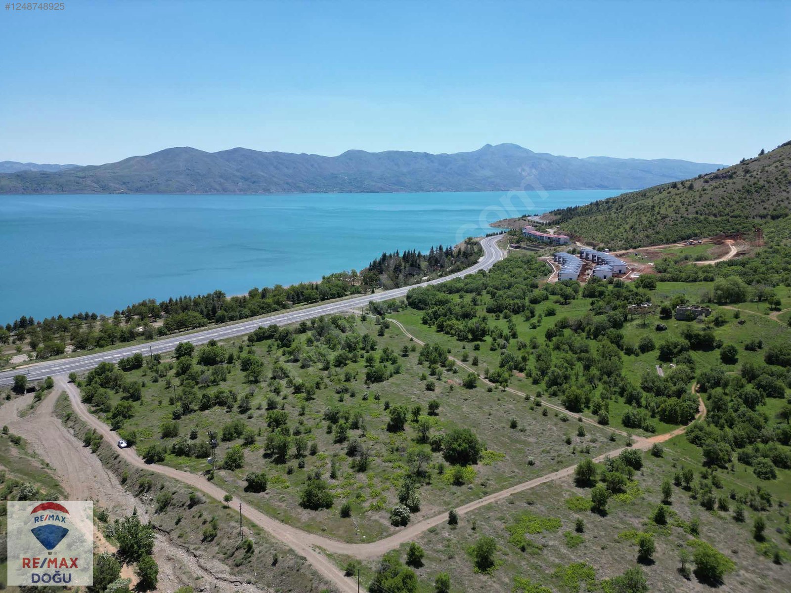 REMAX DOĞUDAN HAZAR GÖLÜ MANZARALI SATILIK TARLA - ELAZIĞ MERKEZ fotoğraf 3