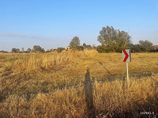 SİPAHİ KÖYÜNDE 650 M2 %60 2,5 KAT İMARLI MÜSTAKİL TAPU ARSA - EDİRNE UZUNKÖPRÜ fotoğraf 6
