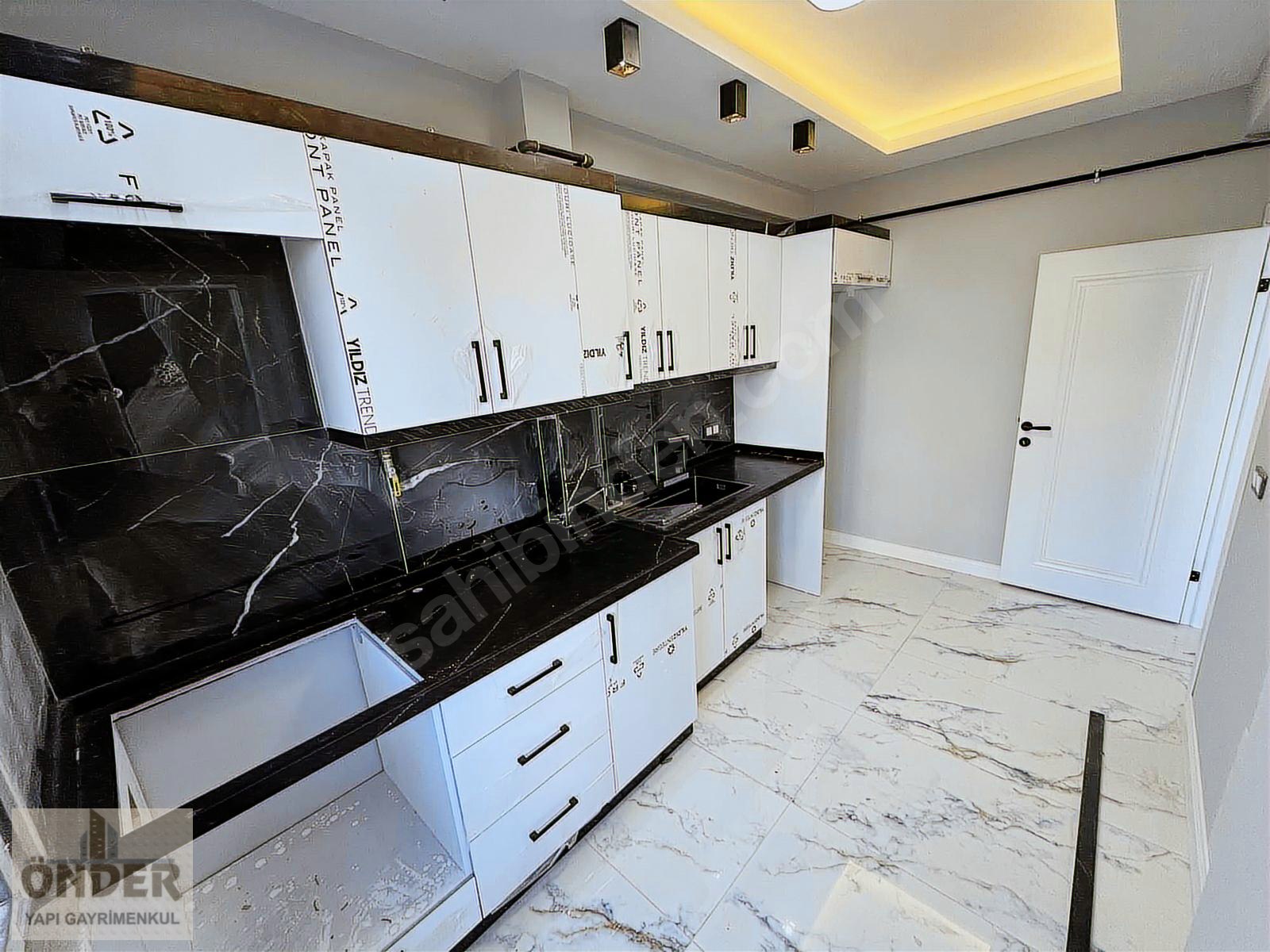 ÖZGÜRLÜK MAH ASANSÖRLÜ 2+1 ULTRA LÜXS ARAKAT - KOCAELİ ÇAYIROVA fotoğraf 14