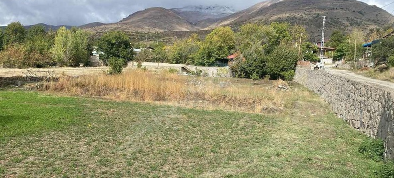 ERZİNCAN  ÜZÜMLÜ ORUÇLU KÖYÜNDE 2.068 M² BAĞ SATILIKTIR. - ERZİNCAN ÜZÜMLÜ fotoğraf 2