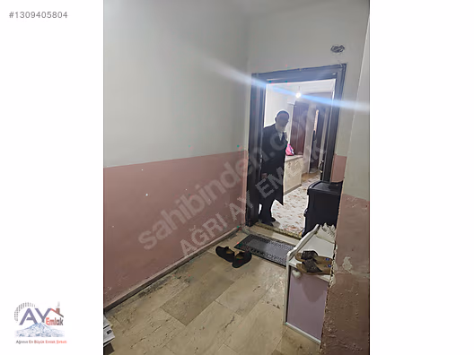 Abide Mahallesi'nde Satılık 1+1 Daire - 70m² - AĞRI MERKEZ fotoğraf 3