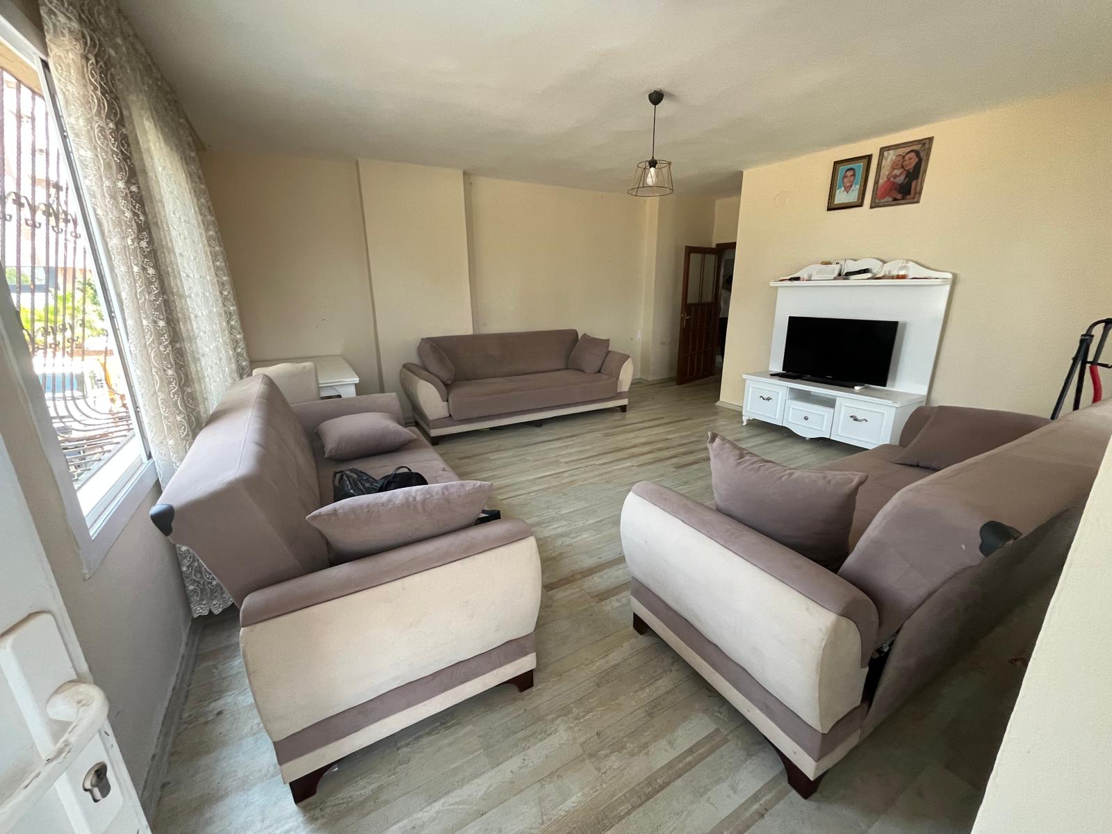 HÜRRİYET MAHALLESİNDE GENİŞ OTURUMLU 3 CEPHELİ 3+1 DAİRE - MERSİN YENİŞEHİR fotoğraf 3