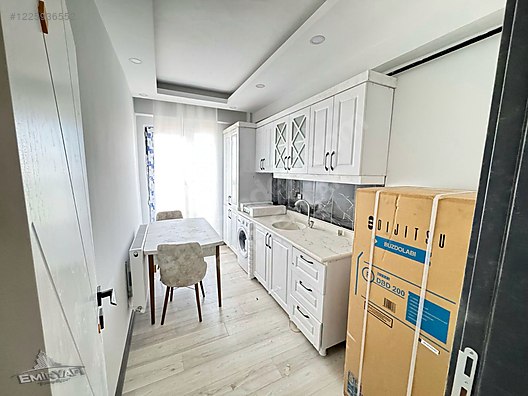 EMIR EMLAKTAN ARAÇ TAKASLI SATILIK LÜKS 1+1 DAİRE - KARS MERKEZ fotoğraf 2