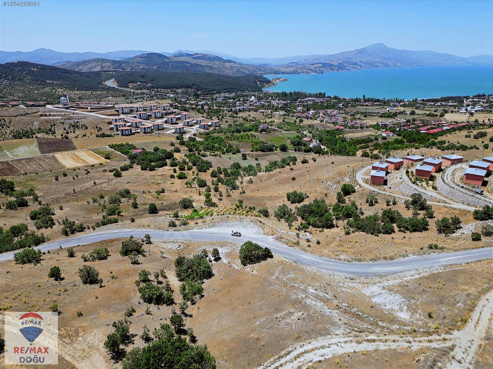 REMAX DOĞU'DAN GEZİN'DE SATILIK MANZARALI ARAZİ - ELAZIĞ MADEN fotoğraf 3