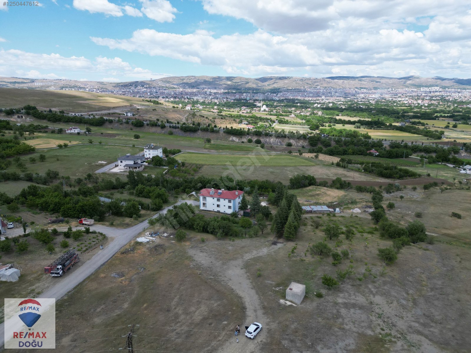 REMAX DOĞU'DAN ŞEHİR MANZARALI FERAH ALANDA VİLLA ARSASI - ELAZIĞ MERKEZ fotoğraf 4