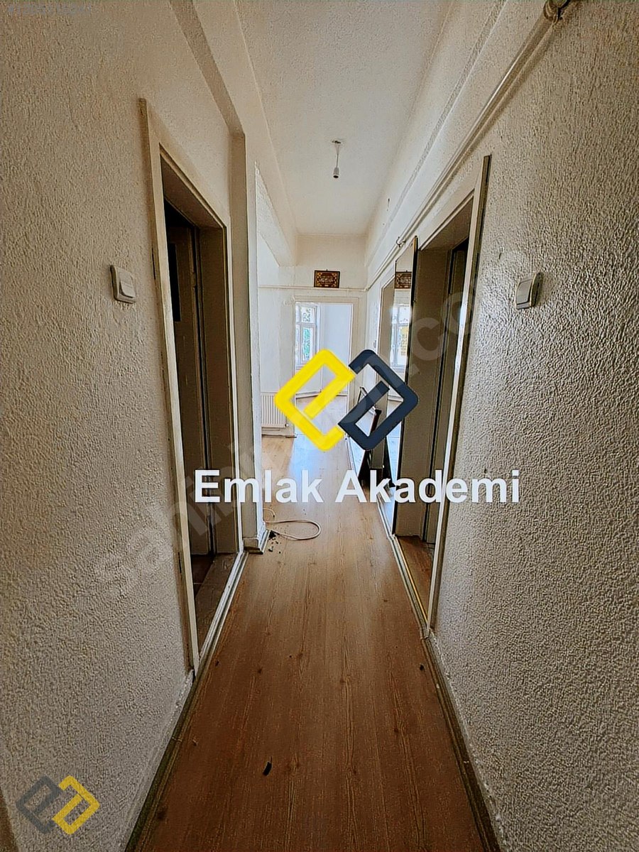 EMLAK AKADEMİDEN BÜYÜK CAMİ YANINDA ARA KATTA SATILIK DAİRE - YOZGAT MERKEZ fotoğraf 3