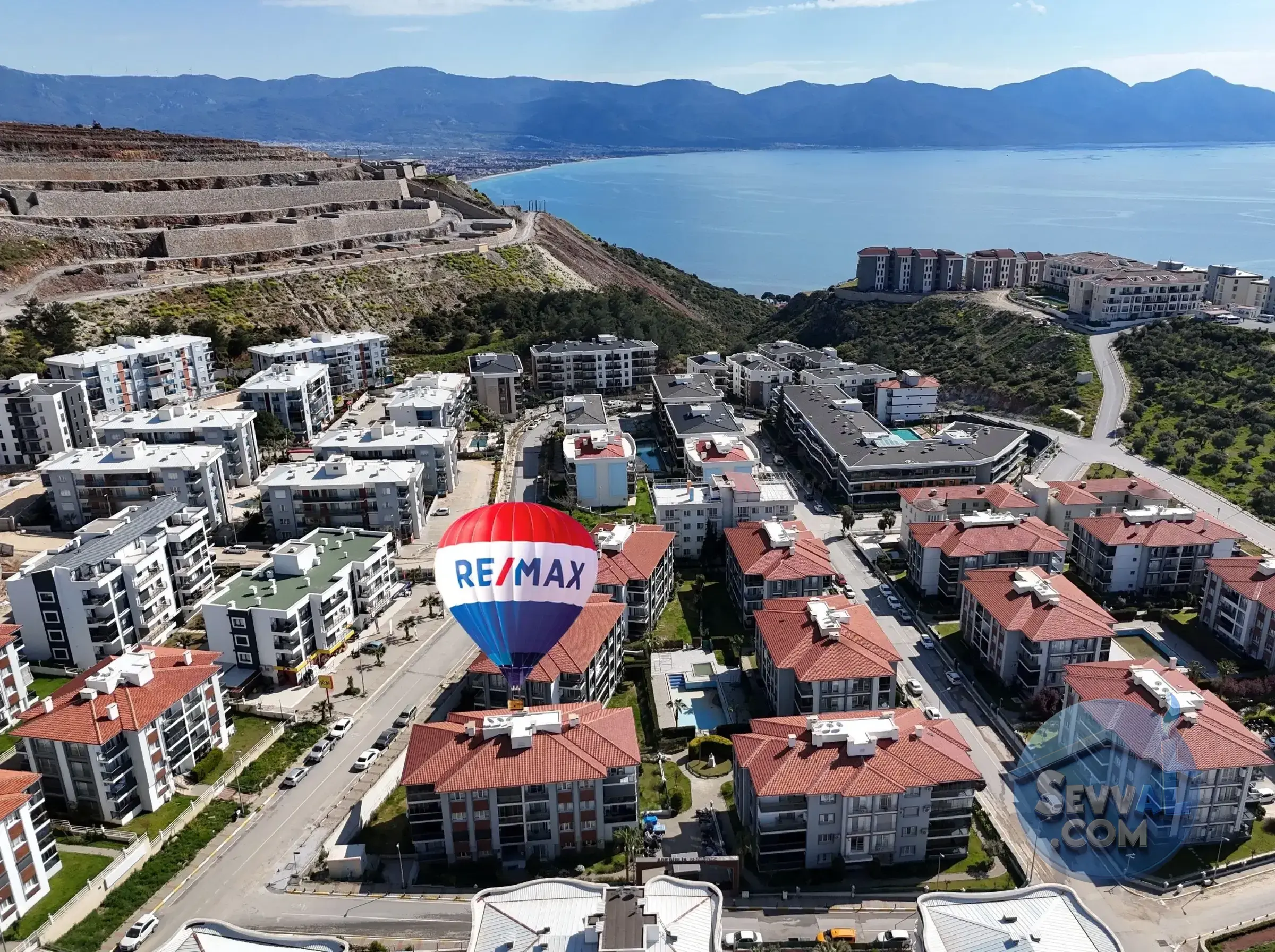 KADINLAR DENIZI MH., SITE IÇERISINDE, SATILIK 4+1 YAZLIK - AYDIN KUŞADASI fotoğraf 3
