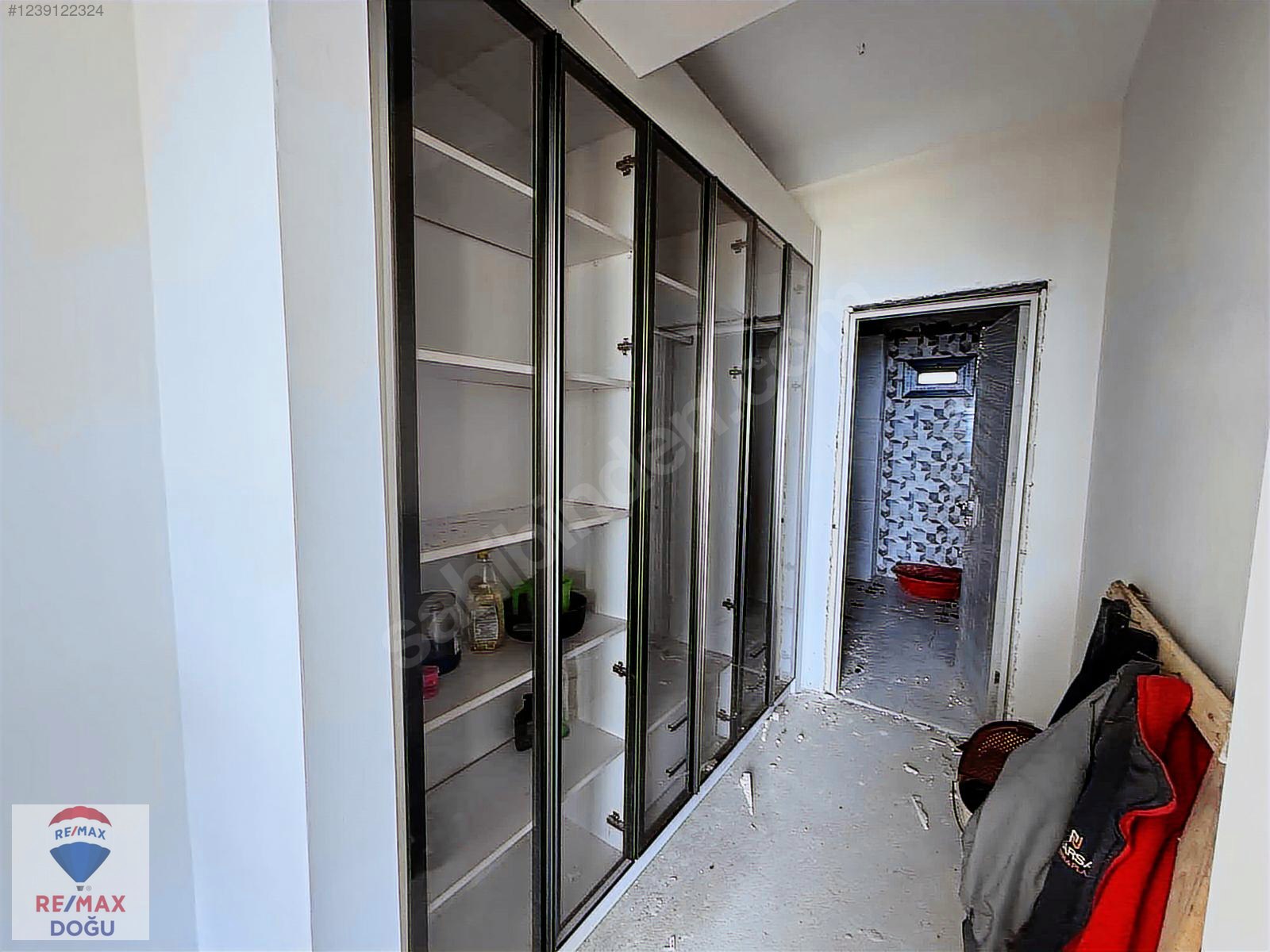 REMAX DOĞU'DAN HAZAR GÖLÜNDE SATILIK VİLLA - ELAZIĞ SİVRİCE fotoğraf 2