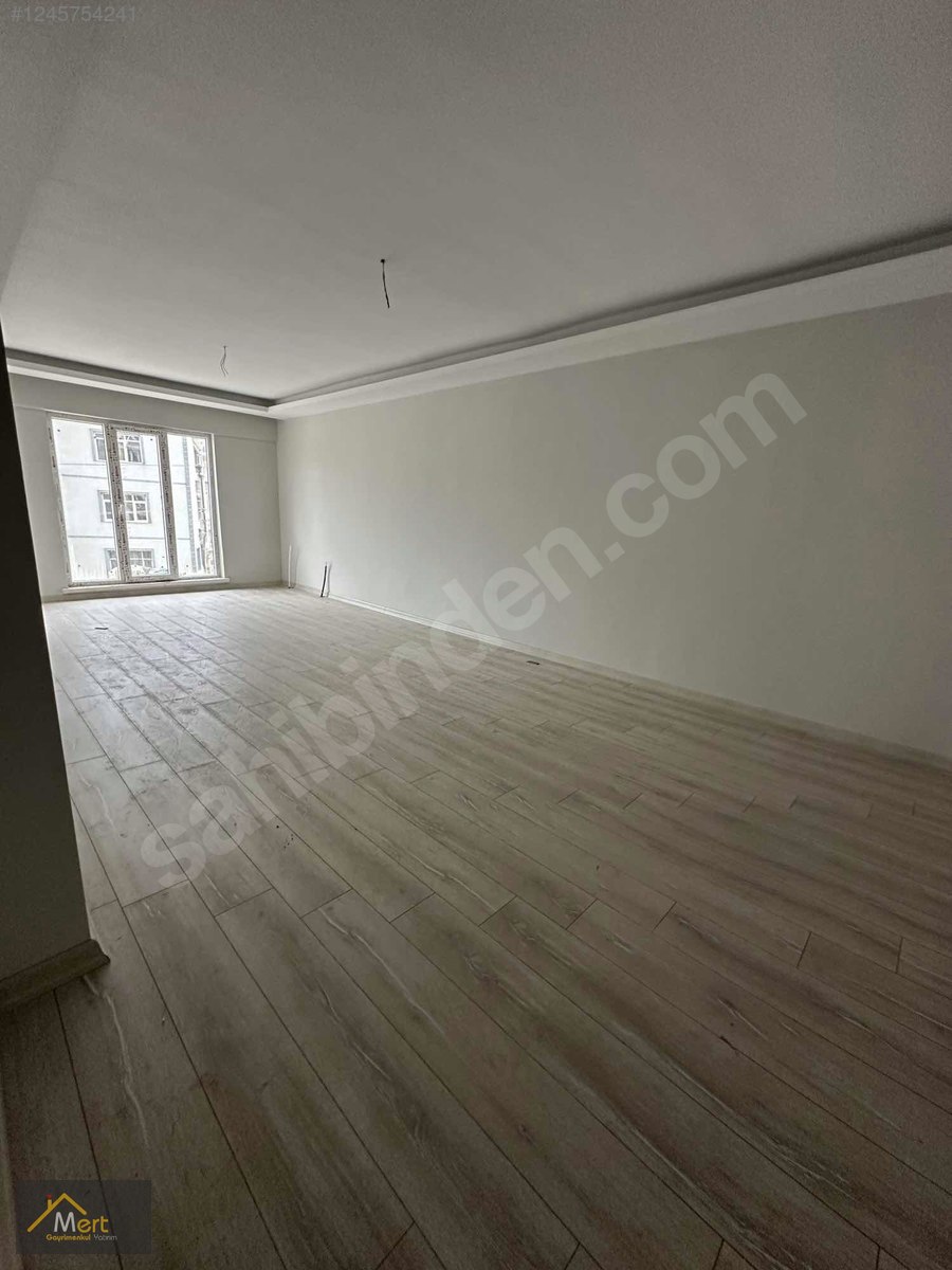 MERTTEN CADDE ÜSTÜNDE ARAKAT 4+1 165M2 SATILIK DAİRE