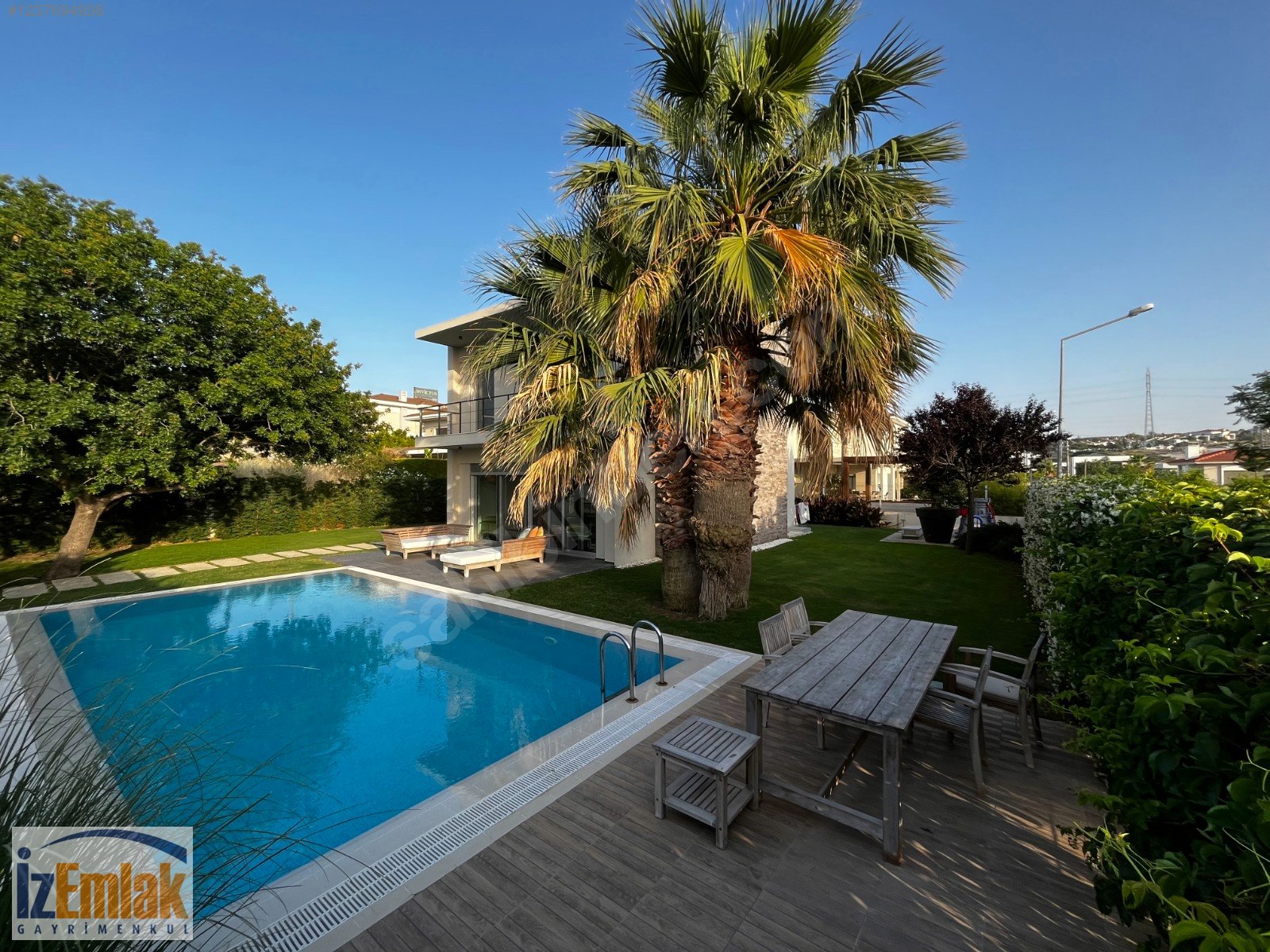 İz Emlak'tan Ilıca'da 5+2 Çok Geniş Bahçeli Havuzlu Villa - İZMİR ÇEŞME fotoğraf 10