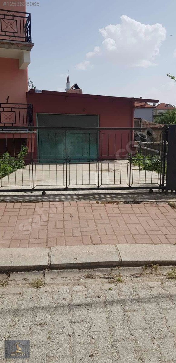 Uşak sivaslı Atatürk Mah. Satılık 3 katlı bina - UŞAK SİVASLI fotoğraf 2