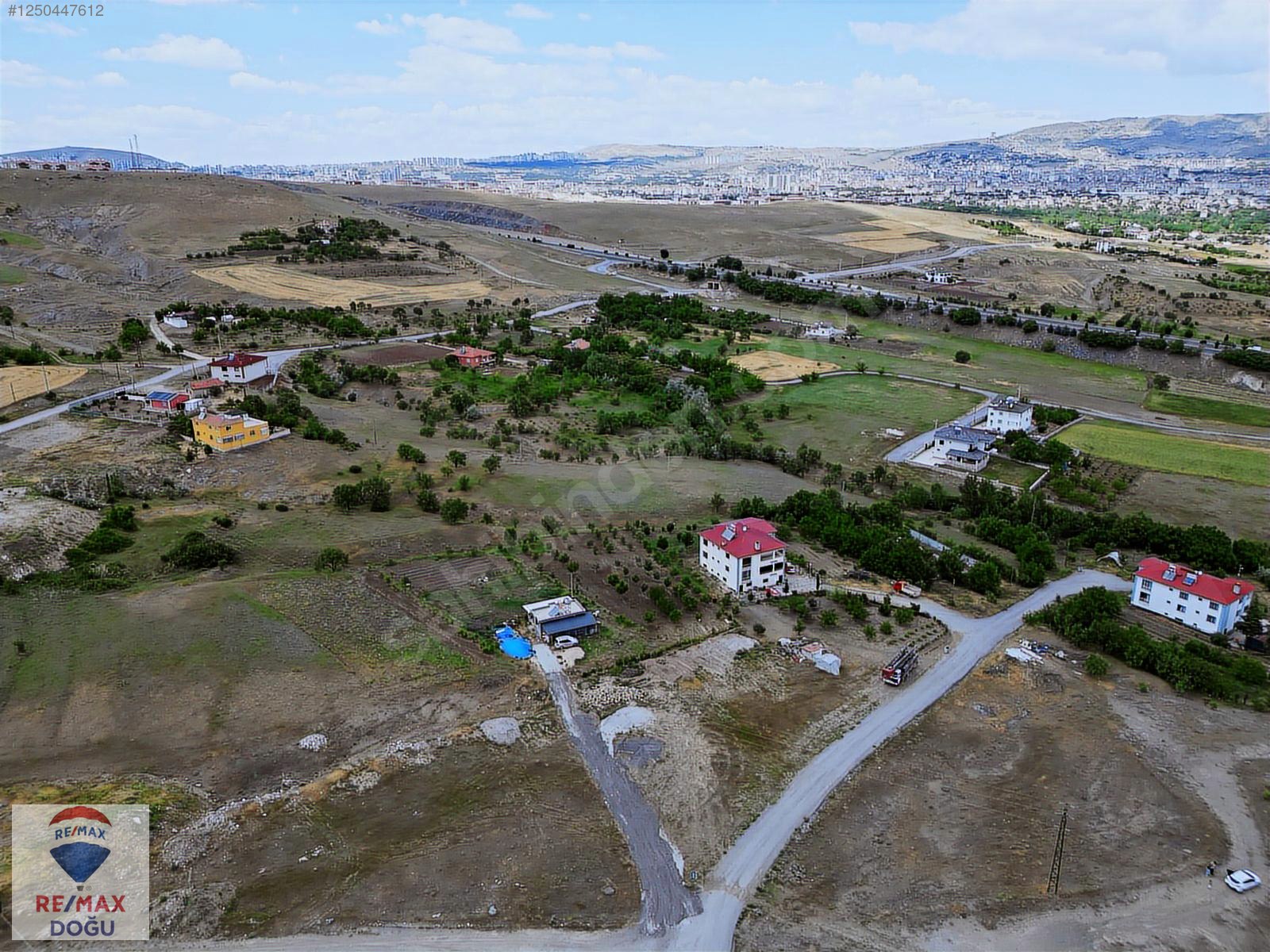 REMAX DOĞU'DAN ŞEHİR MANZARALI FERAH ALANDA VİLLA ARSASI - ELAZIĞ MERKEZ fotoğraf 2