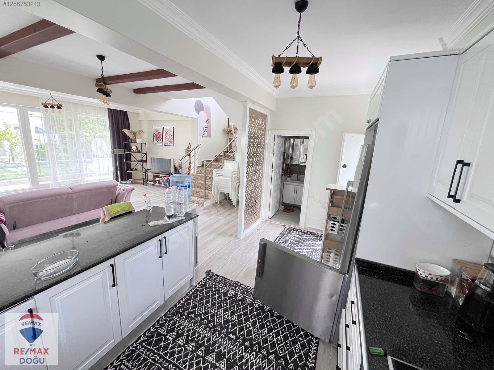 REMAX DOĞU'DAN HAZAR GÖLÜNDE FULL EŞYALI SATILIK LUX VİLLA - ELAZIĞ SİVRİCE fotoğraf 2