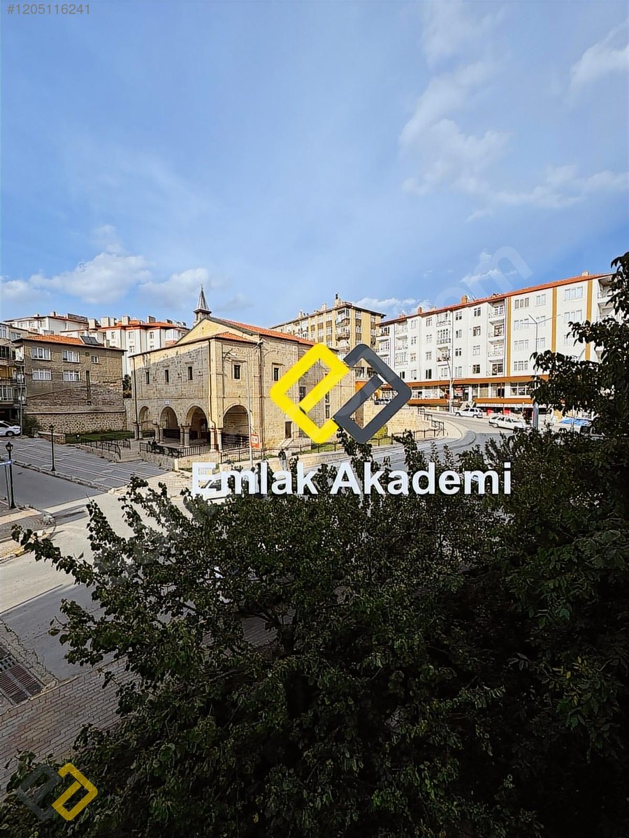 EMLAK AKADEMİDEN BÜYÜK CAMİ YANINDA ARA KATTA SATILIK DAİRE - YOZGAT MERKEZ fotoğraf 2