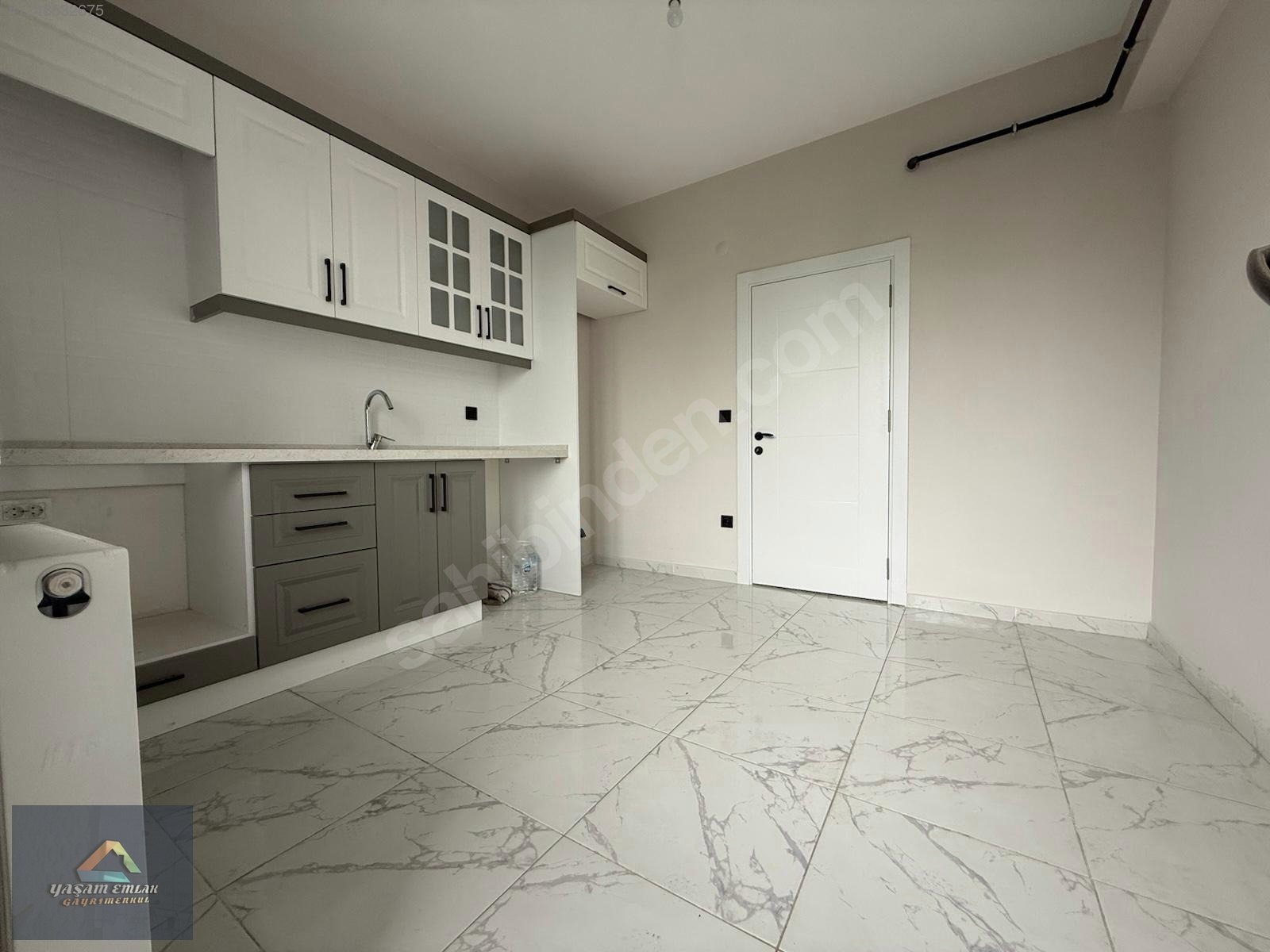 YAŞAM'DAN AKŞEMSETTİN MAHALLESİNDE GENİŞ 3+1 SATILIK DAİRE - İSTANBUL SULTANBEYLİ fotoğraf 3