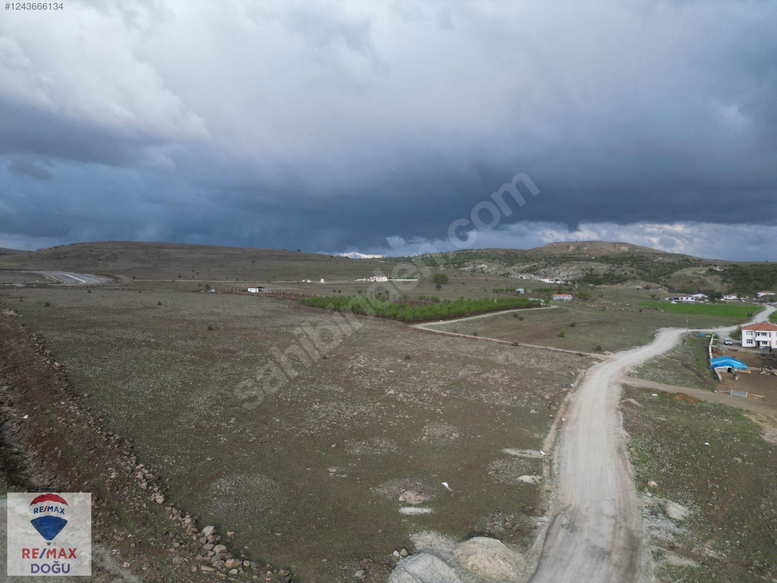 REMAX DOĞU ANA CADDEYE SIFIR KUZEY ÇEVRE YOLUNDA SATILIK TARLA - ELAZIĞ MERKEZ fotoğraf 4