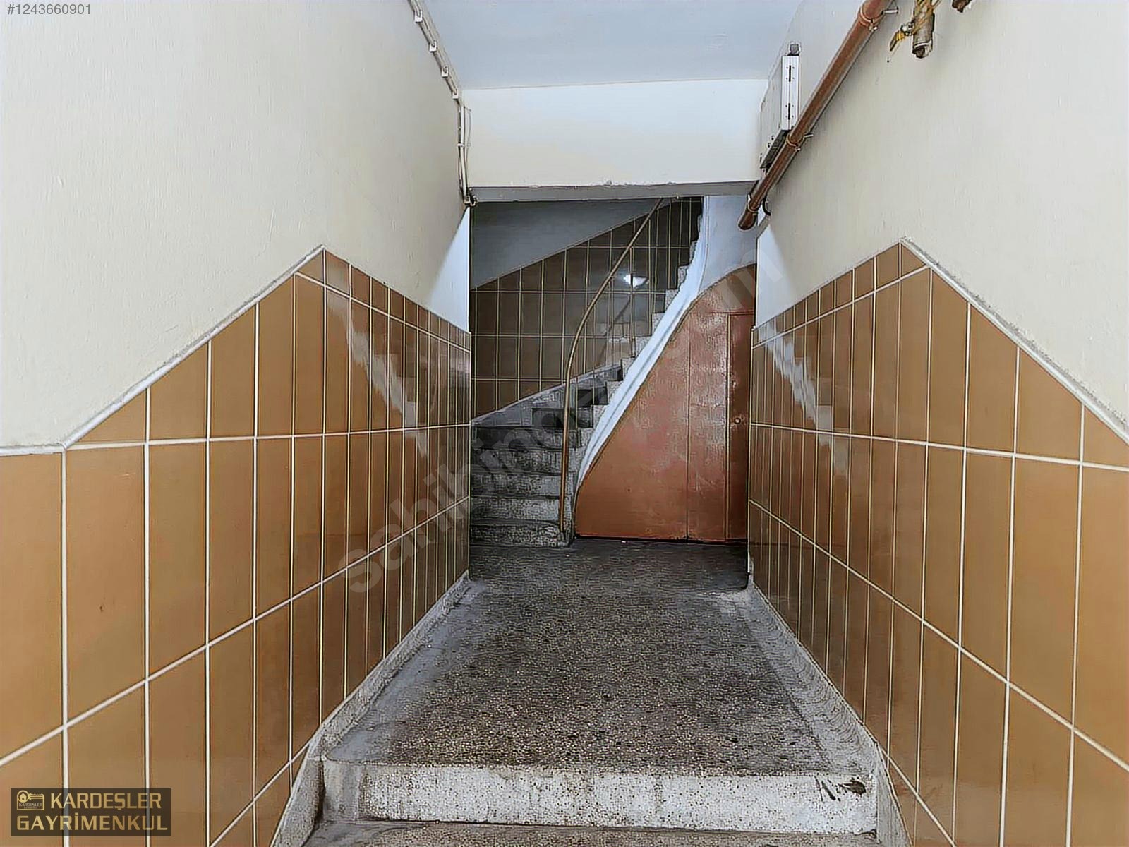 ÇARŞI MERKEZDE SATILIK ARAKAT DAİRE FIRSAT ! - MANİSA AKHİSAR fotoğraf 3