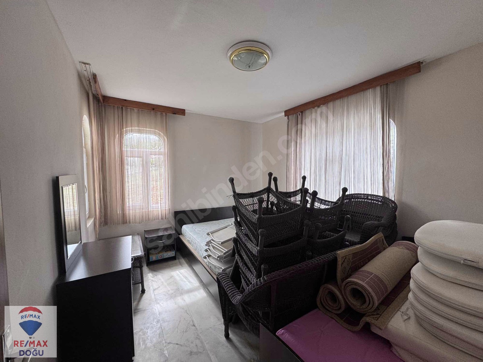 REMAX DOĞUDAN HAZAR GÖLÜNDE SATILIK VİLLA - ELAZIĞ SİVRİCE fotoğraf 2