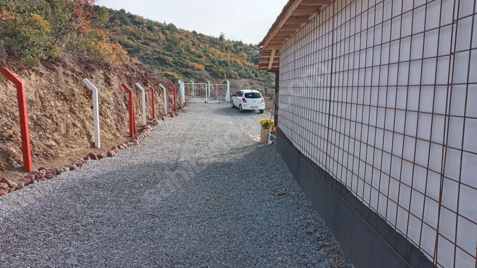 Tarla vasfında köy içi 9.133m2.tek tapulu 1+1 ev. tamamı telcit - MANİSA AKHİSAR fotoğraf 17