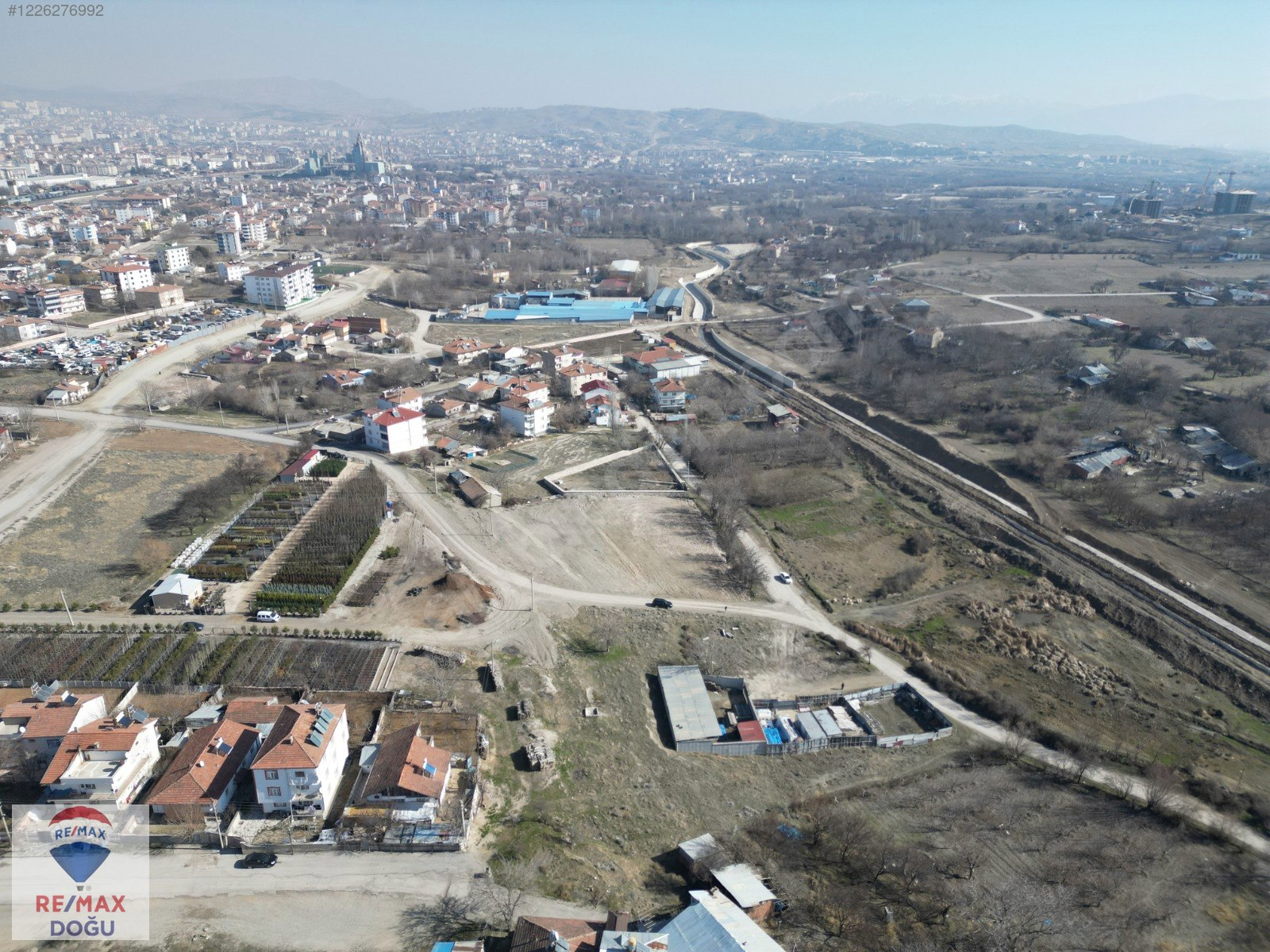 REMAX DOĞU SÜRSÜRÜ YENİ OTOGAR KARŞISI TOKİLER ALTI SATILK ARSA - ELAZIĞ MERKEZ fotoğraf 4