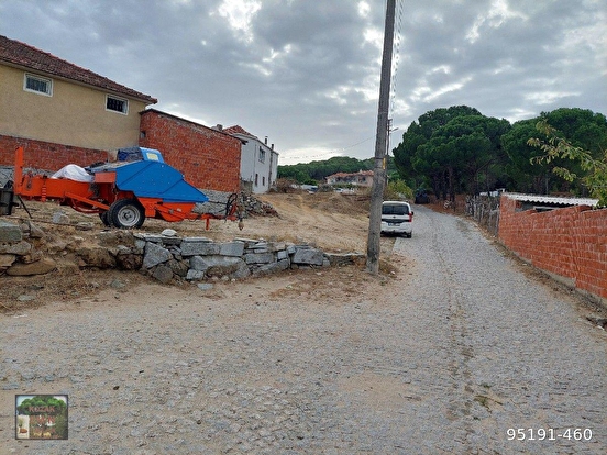 BERGAMA KOZAK GÖBELLER MAH DE 240 M2 ARSA MÜSTAKİL TAPU ÖNÜ PARSEL YOL - İZMİR BERGAMA fotoğraf 3