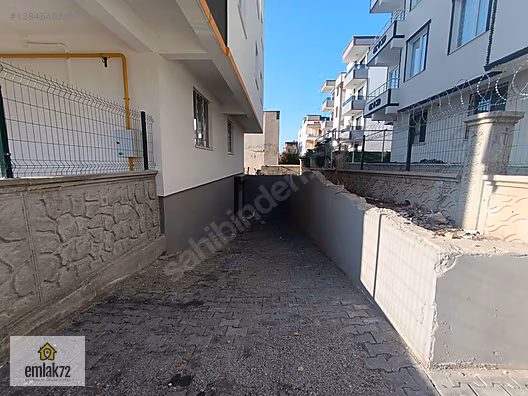 EMLAK 72 DEN BELEDİYE EK BİNASI ARKASI - BATMAN MERKEZ fotoğraf 12