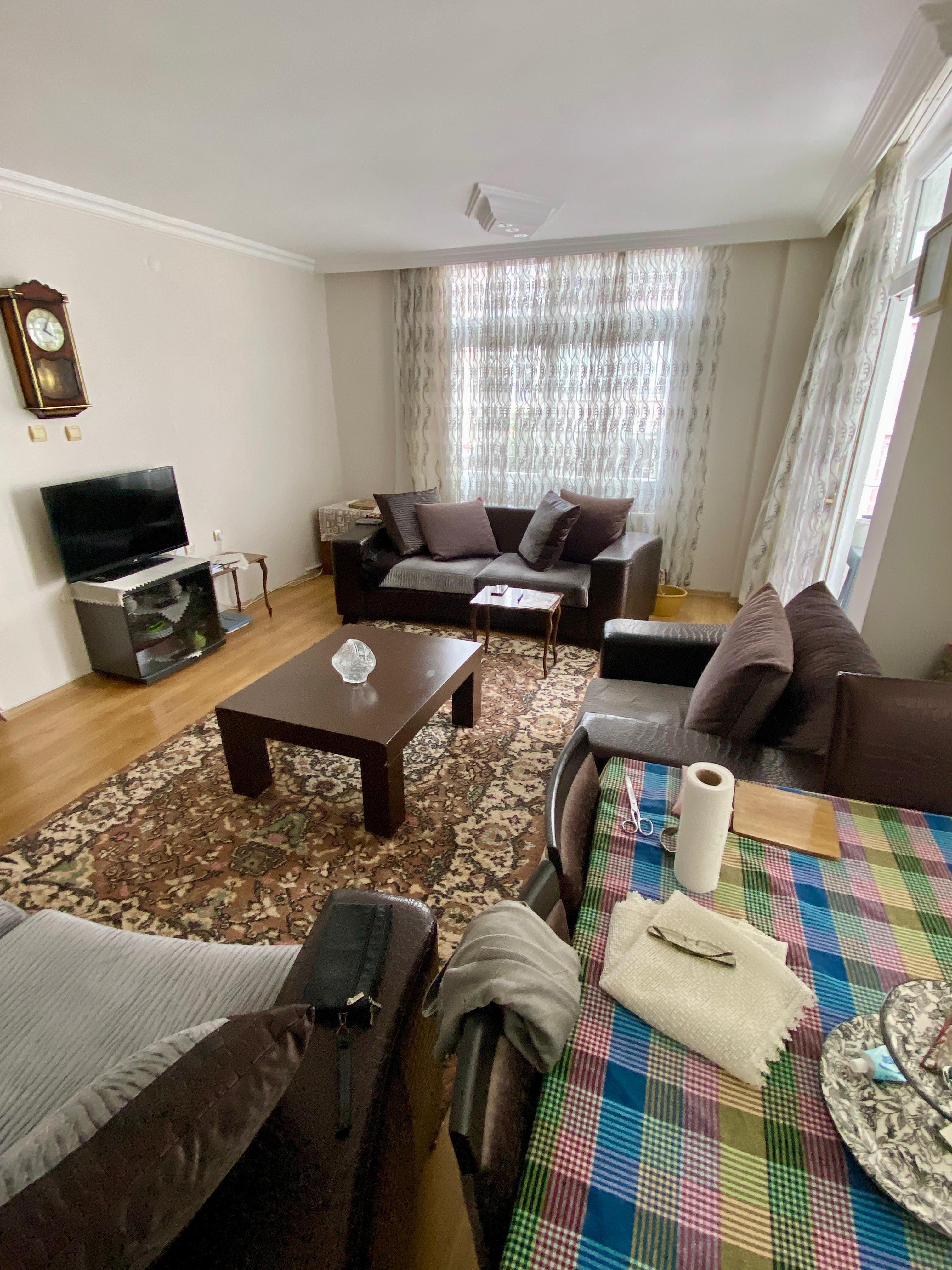 FIRSAT DAİRE DOĞALGAZLI GENİŞ OTURUMLU İÇİ FUL YAPILI 3+1 DAİRE - MERSİN MEZİTLİ fotoğraf 2