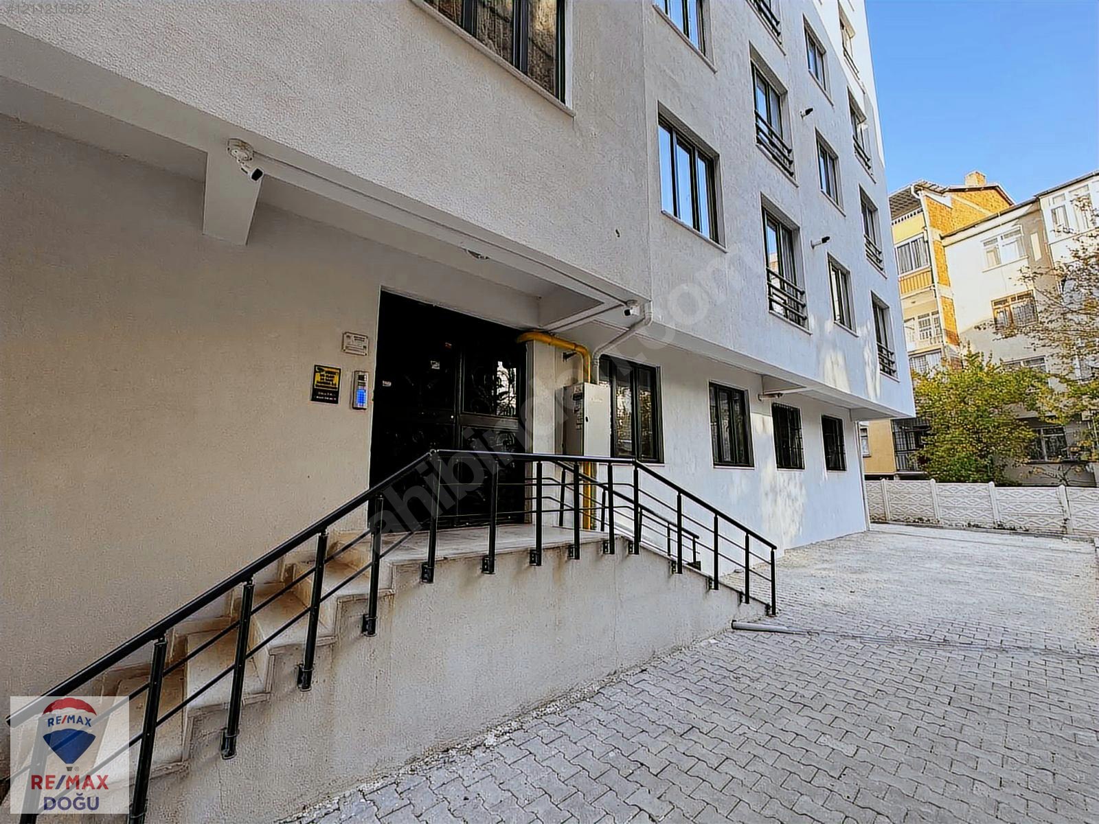 REMAX DOĞU'DAN ÜNİVERSİTEYE YÜRÜME MESAFESİNDE SATILIK DAİRE - ELAZIĞ MERKEZ fotoğraf 2
