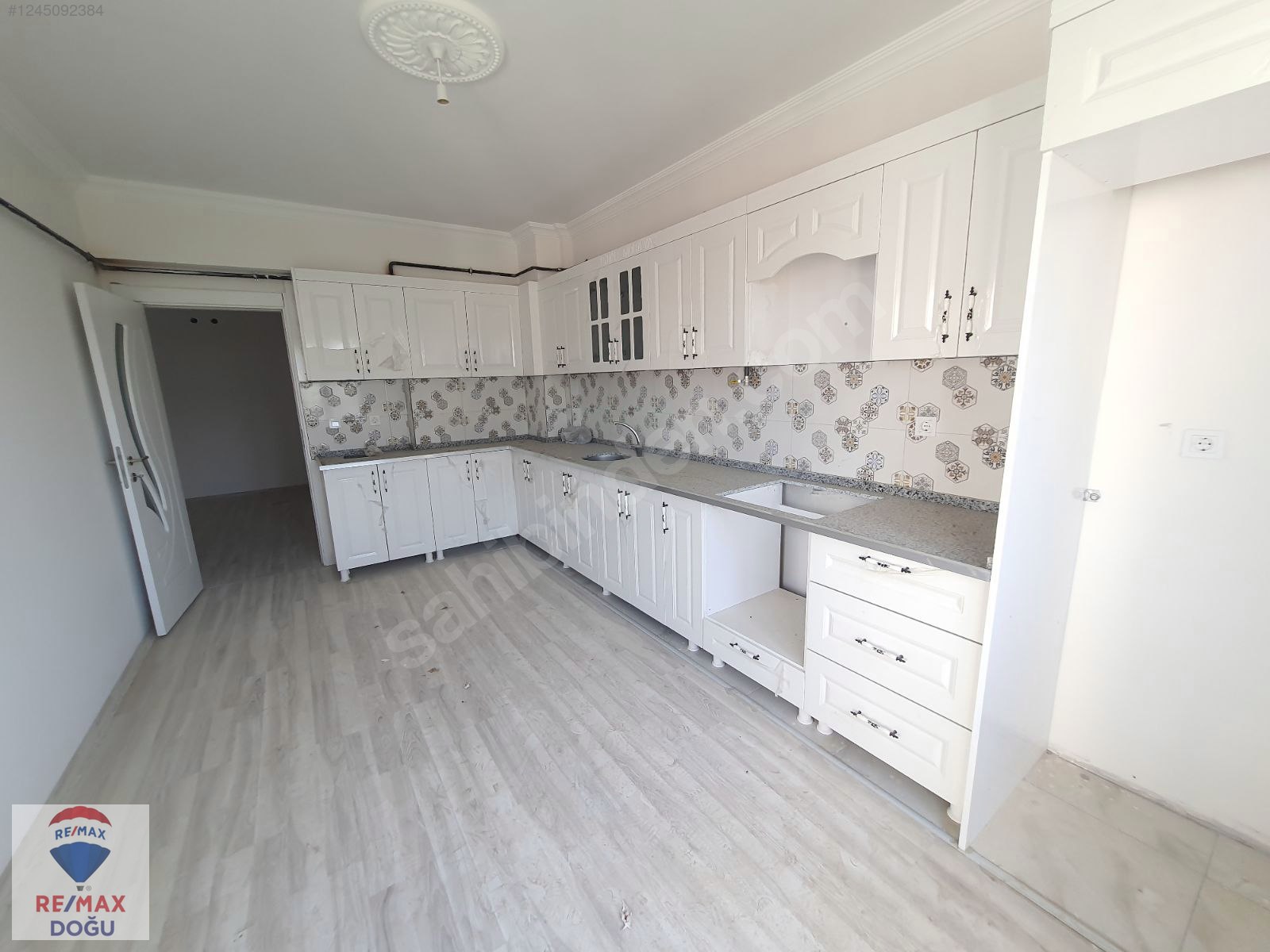 REMAX DOĞU'DAN YAZIKONAKTA SATILIK 3+1 DAİRE  - ELAZIĞ MERKEZ fotoğraf 9