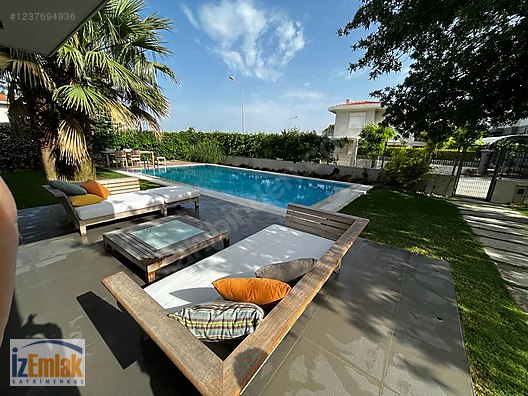 İz Emlak'tan Ilıca'da 5+2 Çok Geniş Bahçeli Havuzlu Villa - İZMİR ÇEŞME fotoğraf 8