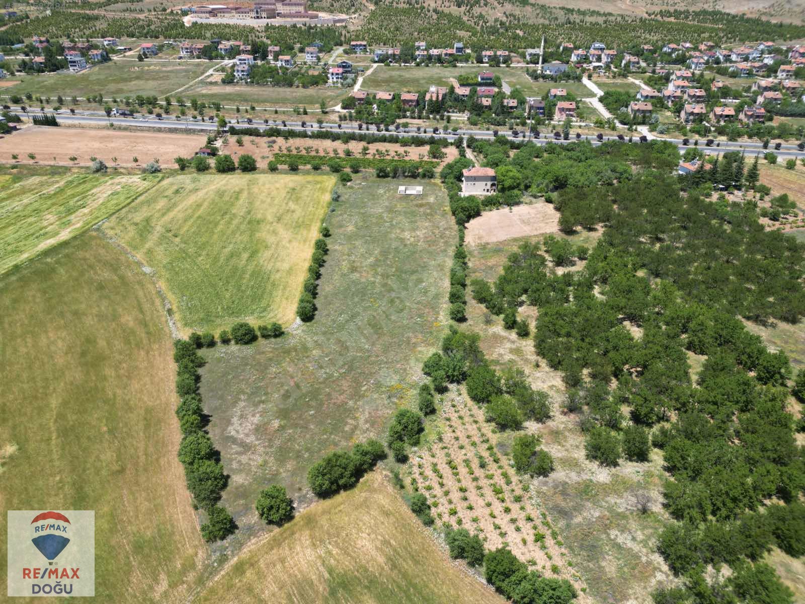 REMAX DOĞUDAN HANKENDİDE 9375M2 SATILIK FIRSAT TARLA - ELAZIĞ MERKEZ fotoğraf 5