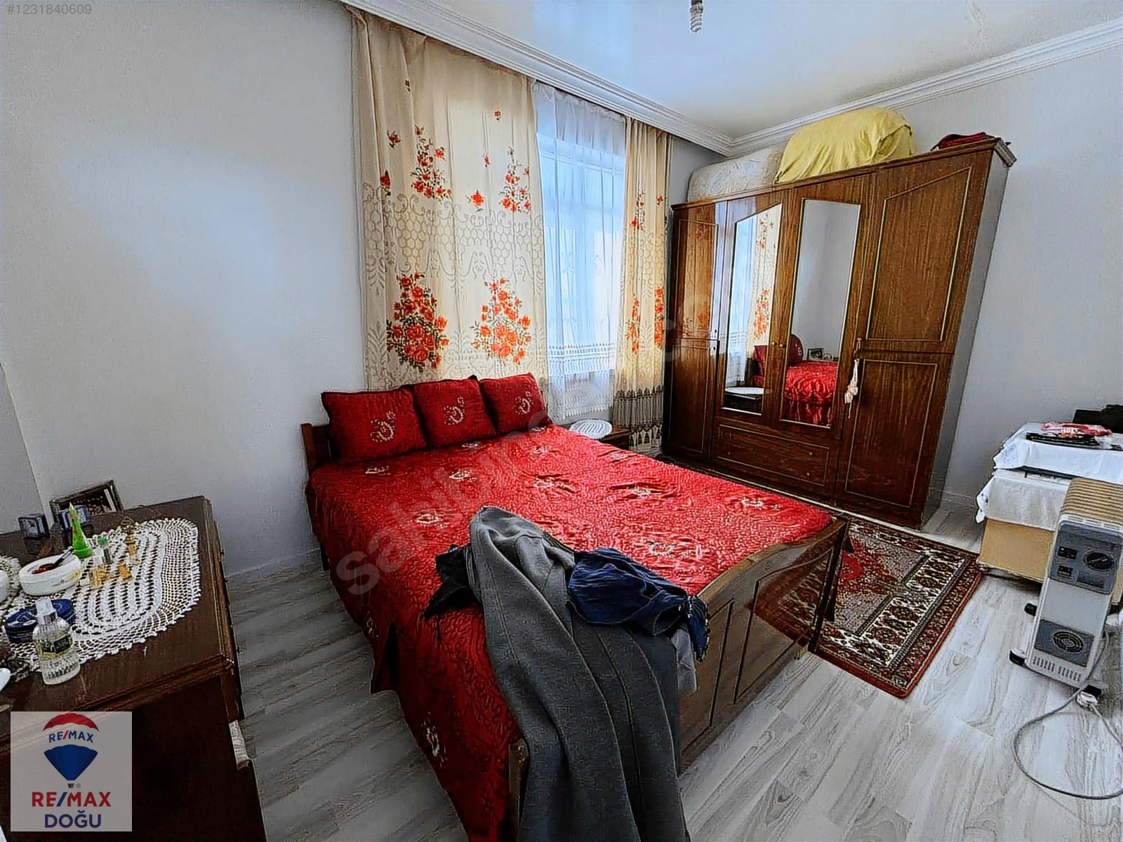 REMAX DOĞUDAN SİVRİCE GÖLBAŞINDA SATILIK BAHÇELİ EV VE TARLALAR - ELAZIĞ SİVRİCE fotoğraf 5