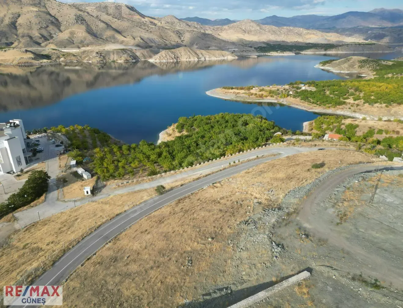 KALE DÜZTARLA MEVKİDE RE/MAX GÜNEŞ'TEN SATILIK 875 M2 TARLA - MALATYA KALE fotoğraf 4