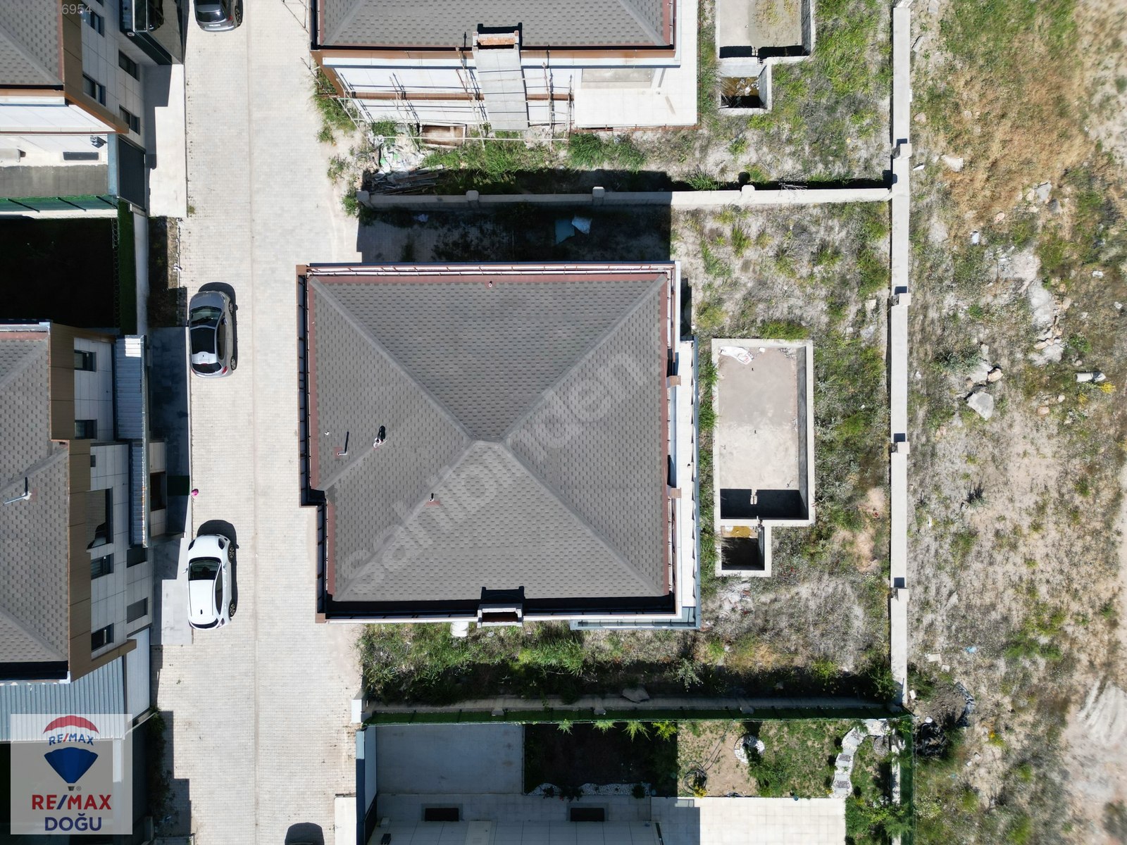 [REMAX DOĞU] FLORA'DA BAHÇELİ + HAVUZLU TRİPLEX VİLLA - ELAZIĞ MERKEZ fotoğraf 8