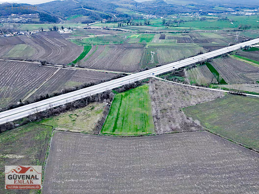 E-5' e 76 METRE CEPHE DEPO VEYA BESİHANE RUHSATINA UYGUN ARSA - SAKARYA AKYAZI fotoğraf 6