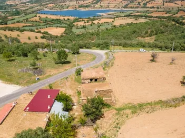 UŞAK EŞME HAMAMDERE KÖYÜNDE 10.700 M² TARLA SATILIKTIR - UŞAK EŞME fotoğraf 10