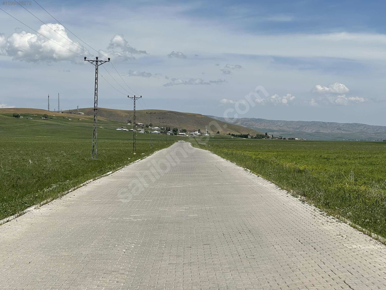 ASFALTA CEPHE 10 DÖNÜM ARAZİ Muş / Merkez / Alican Köyü - MUŞ MERKEZ fotoğraf 2