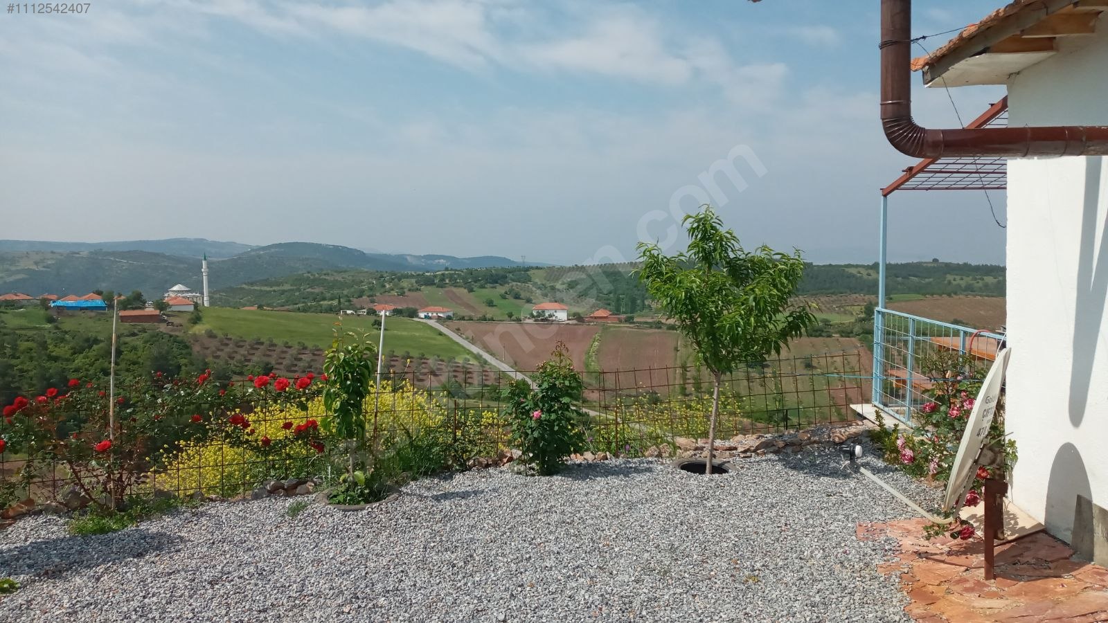 Tarla vasfında köy içi 9.133m2.tek tapulu 1+1 ev. tamamı telcit - MANİSA AKHİSAR fotoğraf 4
